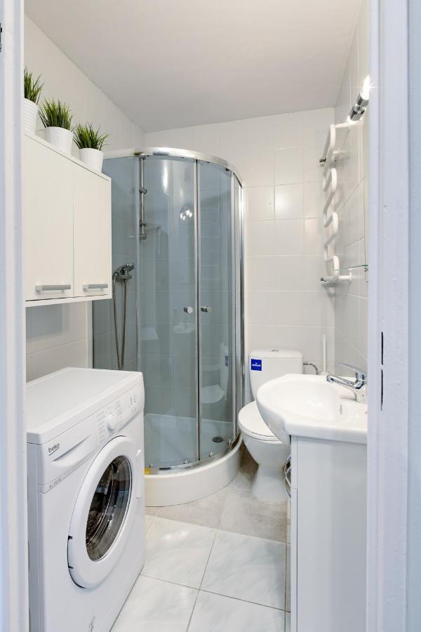 Krzywon 8 Rooms Warsaw Exterior photo